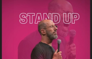 ארז שלם במופע סטנדאפ