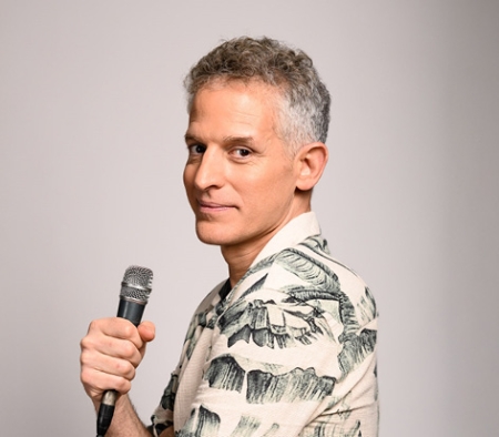 רשף לוי במופע סטנדאפ
