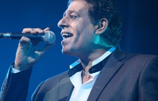 שימי תבורי במופע להקה