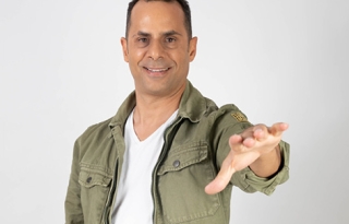 אמירם טובים במופע סטנדאפ