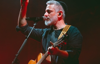 אביתר בנאי במופע סולו