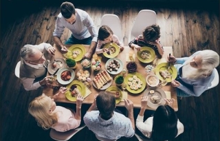 משפחה חמה – התיאטרון העברי